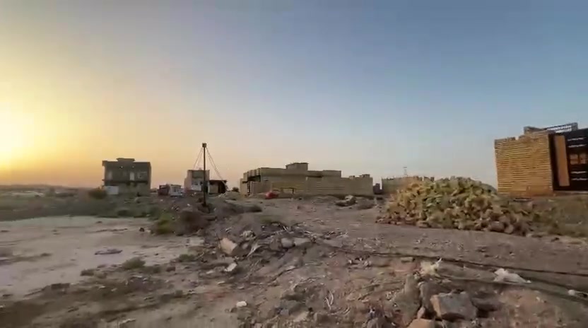 سلام عليكم عرض جديد بيت 200متر هيكل حديث 2026 غير مسقف بيبان خشب وحديد موجوده جديدات
المكان: حشد الجوبه قرب شارع الحي موضح بالفيديو 
السعر: 85وقابل للتفاوض للاستفسار الاتصال على
***********  بإدارة: سجاد محمد
