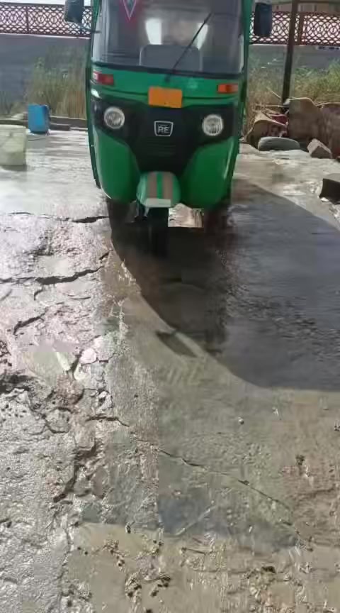 السلام عليكم 
للبيع مديل 22 
رقم كربلاء راعيهاا بناصريه يريد مداور 
مكينه كفاله 
كشر بي ضربه بلغد ومرجعه 
جاهزه من كلشي 
اخم تاير. جديد 
جادر جديد 
كهربائيات كامله كلها شغاله 
السعر 7800 وبيهاا مجال 
اتصال ***********
