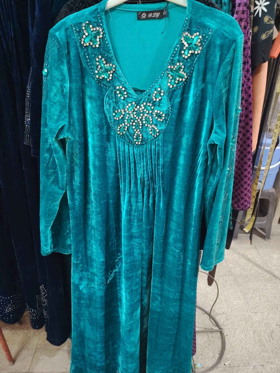 عرض خاص 🔥✌
دشداش النسائي القديف
صار سعر 8 الف 
العنون: الزنجيلي /قرب مرطبات الصفار/مقابل منار مول 
***********
***********
***********
