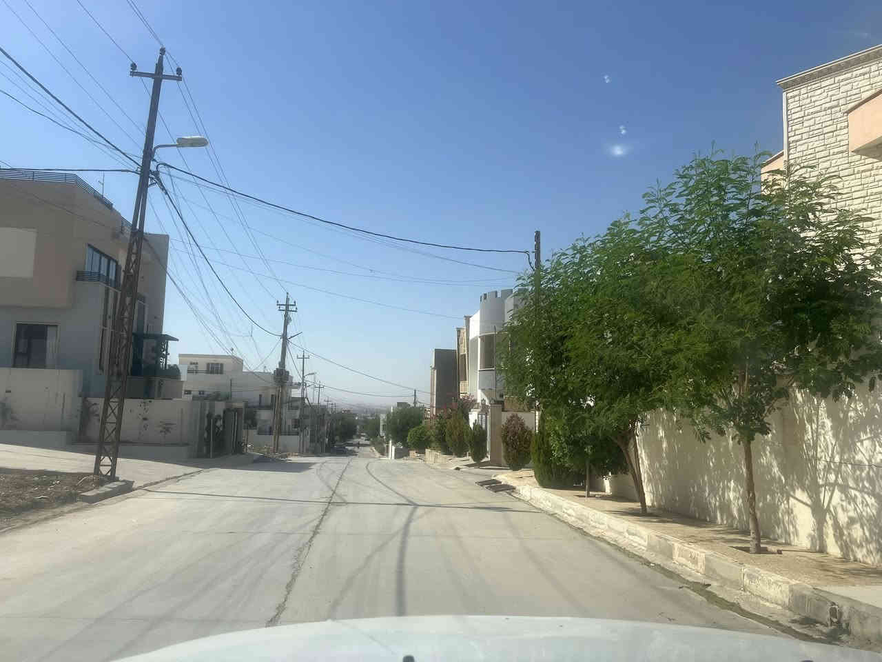 يوجد قطعة ارض 10*12مساحتها 120م٢ وعرض الشارع 10م٢ جنس الارض زراعي ملك صرف طابو الزهور وتوجد خدمات كاملة شارع ماء كهرباء
الموقع حي الاوائل في الجانب الايسر نهاية حي العربي خلف محطة تعبئة العريان للاتصال ***********/***********
