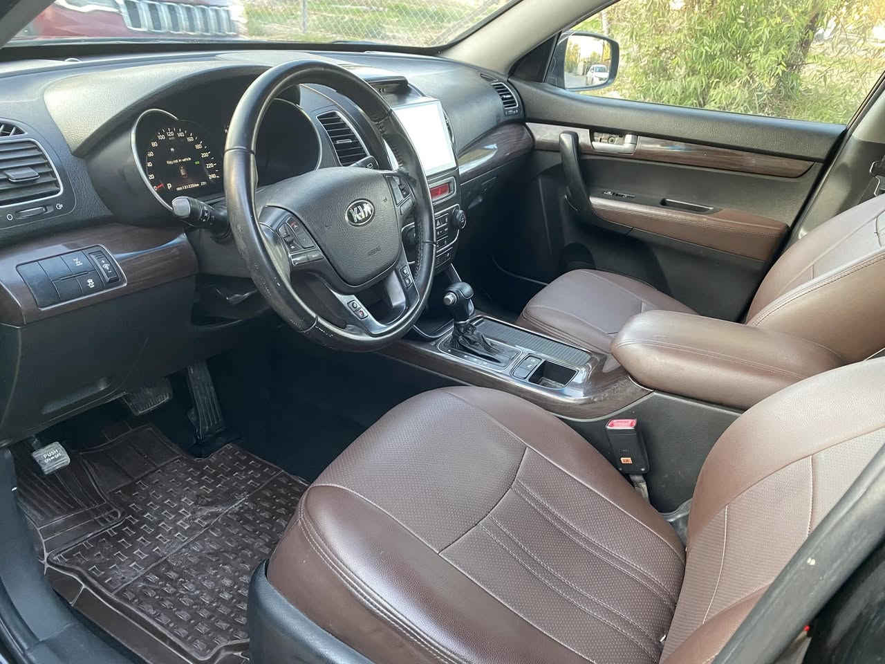 سورنتو فول مواصفات ٦ اسلندر فور ويل بنرامه ٧ راكب كشنات جلد وكهرباء سياره خليجيه ماشيه ٩٠ مكفوله من ظربه وصبغ سعر ١٦٨ ورقه وبيبهه مجال قليل  موديل ٢٠١٤. اتصال ***********
