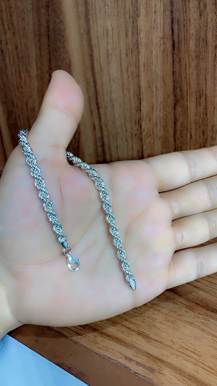 ✅سوارات فضة عيار 925 
✅موديلات منوعة 
✅العنوان حله سوق الذهب الطابق الثاني 
✅وات ساب ( *********** )📞
✅توجد لدينا خدمه توصيل كافه المحافظات
