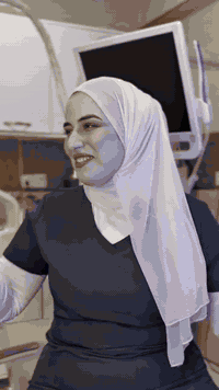 “ابتسامتك أقوى مع الفلورايد💙🦷✨ يعمل الفلورايد على تقوية مينا الأسنان، ...