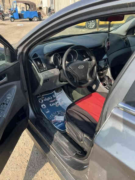 السلام عليكم 
سوناتا 2011 رقم بغداد بأسمي 
مصبوغه عام جانت صفرة ورجعت خصوصي 
حادثها جاملغ امامي 
كير مكينه تبريد حداديه خير من الله
85 بيها مجال قليل
العنوان بغداد الشعب او ساحة مضفر  
***********
