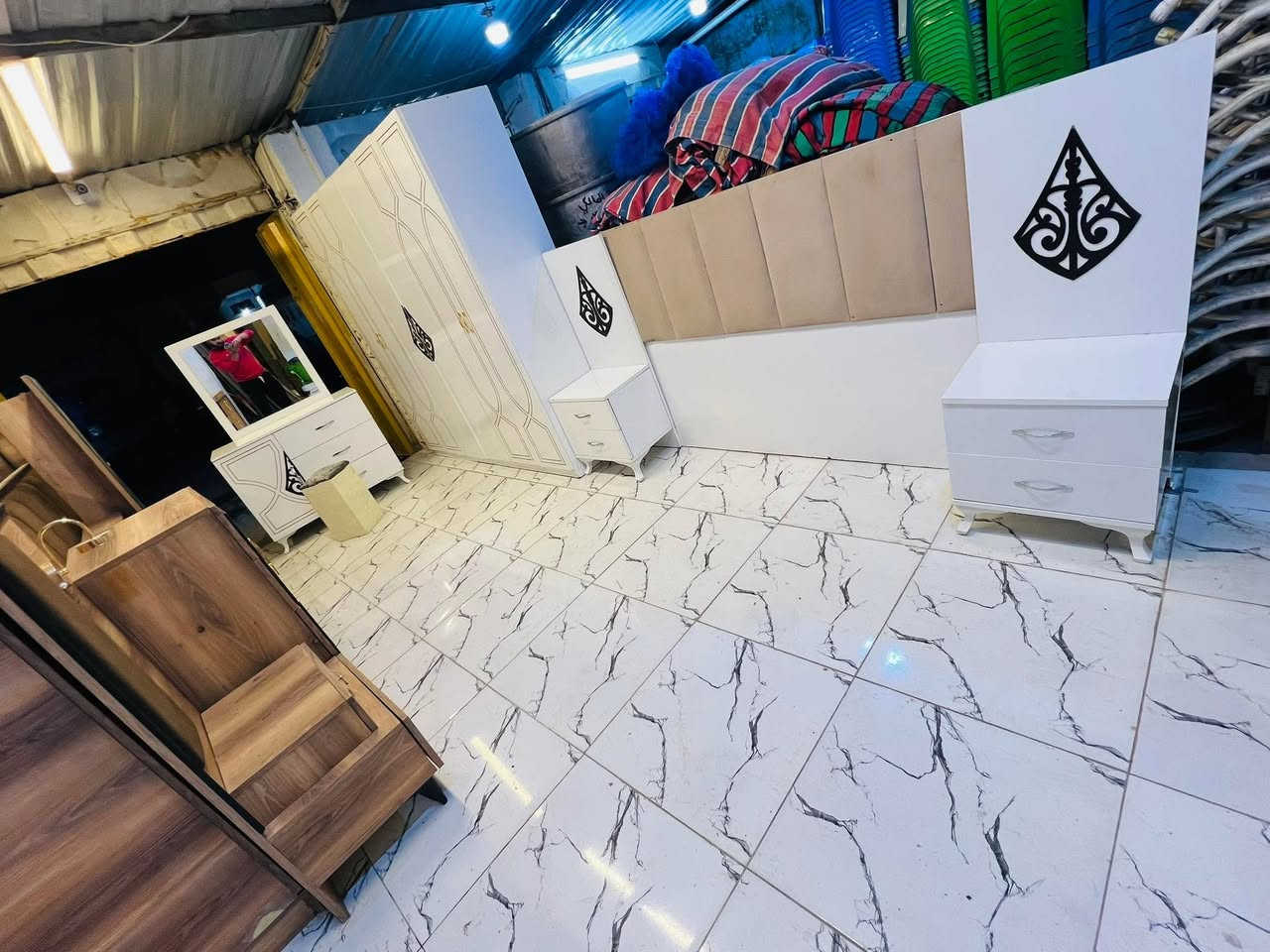 غرفة نوم مستعملة🇹🇷
 نضافة٨٠ ٪💯
عدد القطع / 5
نضام / أبواب 💢 
سعرهة 500🔒
شد ونقل داخل بغداد مجاني🚛
يوجود توصيل محافضات
هدية 🎁 طابورية اضافية


**إذا كنت صاحب هذا الإعلان وتريد حذفه لأي سبب، رجاءا أرسل رسالة إلى الدعم الفني**