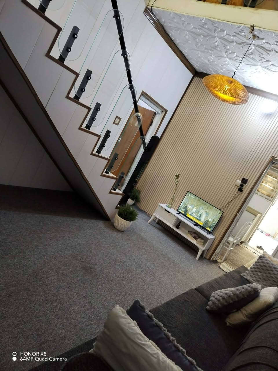 سلام عليكم بيت للبيع نضيف ومرتب
ثاني بيت عن التبليط مساحت البيت 120 متر 
يحتوي على غرفة وصاله ومطبخ واستقبال وصحيات بيت جاهز من كلشي ماعوزه شي 
سعر 49 وبي مجال قليل 
***********
