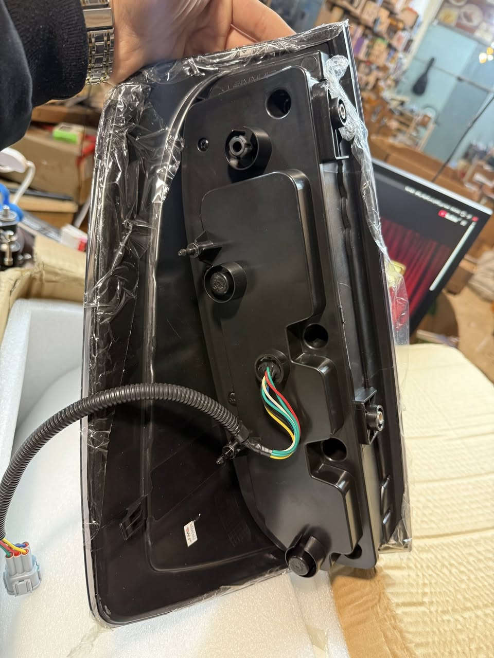 بكلايتات باجيرو جديد لوك يرهم من موديل 2006 الى 2012
الي ينطي اعلى سعر ياخذهن 
بكلايتات معدل عليهن من الشركه كله LED


**إذا كنت صاحب هذا الإعلان وتريد حذفه لأي سبب، رجاءا أرسل رسالة إلى الدعم الفني**