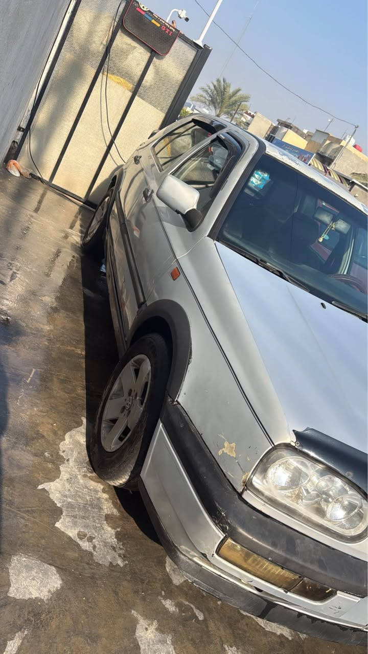 كولف 92
‎ محرك 2000 كير اوتو   
‎كهربائيات. وتفاصيلها كل على  وضع الشركه ما ملعوب بيها 
‎طبعا السياره  صدرها امامي خلفي     
‎كير مكينه تمام 
‎تبريد ثلج شغاله.  
‎ ويل رياضي وتخم تاير   
‎ غرفتها نظيفه 
‎السياره كاملها مكمله اي نقص ما بيها  
‎رايده 42 وبيها مجال بسيط
‎مكاني الدوره  *********** بغداد, العراق
