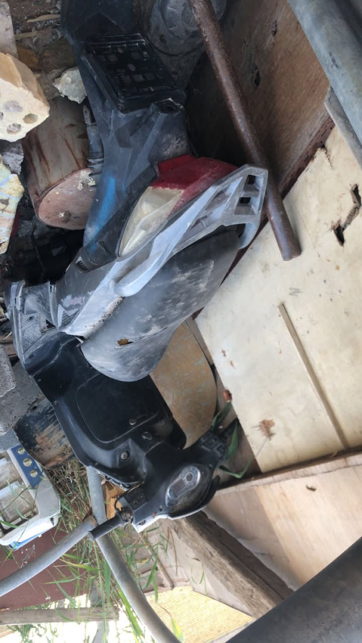 السلام عليكم
للبيع دراجات سيام كوم حديد محرك ١٥٠ 
الحمره تشتغل وتطفه والرصاصيه كوم حديد
بغداد .بلديات 
***********
