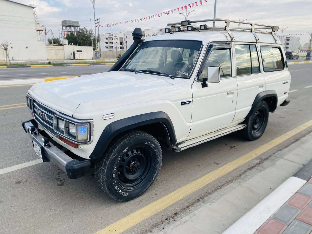 السلام عليكم 
للبيع 
لاندكروز موديل89 مسجل بالسنويه85
سياره جاهزه كير ومكينه حداديه تبريد كهربائيات كلها جاهزه
سنويه ورقم جدد
مكينه بلاديه
سوبايه ودرج اصليات سل اتيل
تخم تاير نظيف سبيسرات ترفيع
السعر 55 ورقه
العنوان كربلاء
***********
