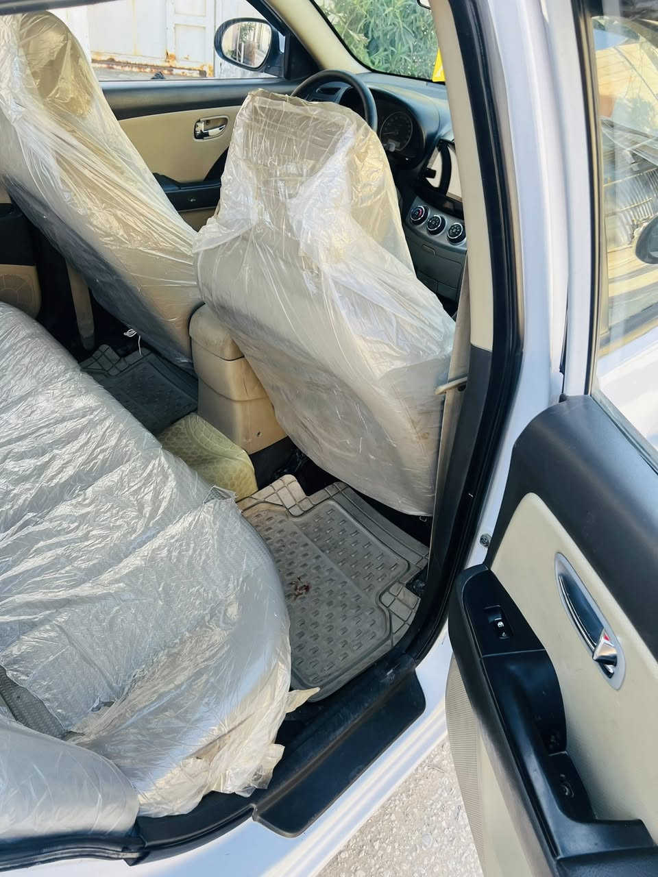 النترا ١١جديده مكفوله رقم نكليزي سعر ١٢٠وبيه مجال لاستفسار ***********نجف
