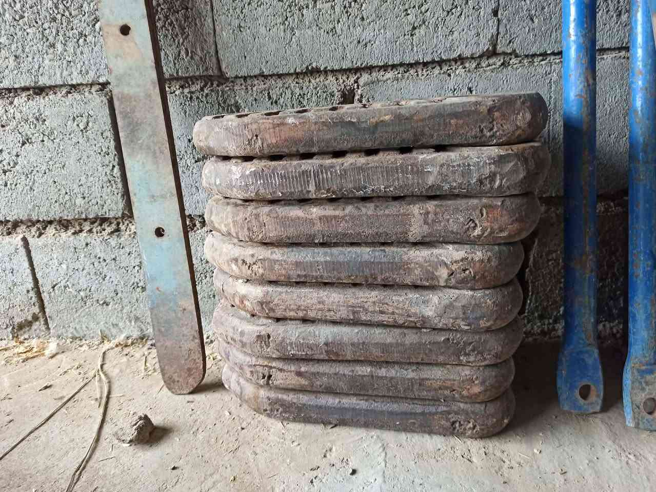 بەردی پێشی تراکتۆر بۆ فرۆشتن جوتی بە75هەزار هەشت دانەیە بەیەکەوە ئەیفرۆشم شوێن شارەزور 
***********
***********
