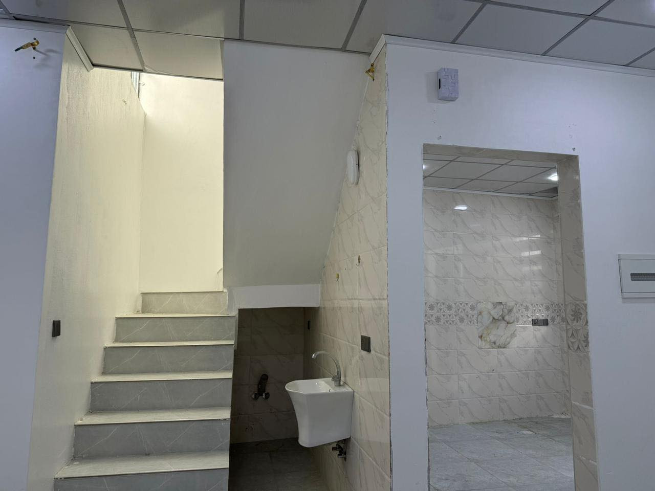 #للإيجار 
دار سكني طابق واحد زيرو حديث للإيجار 
حي الملايين قرب الكمرك ، تبليط خدمات كامله 
المساحة ١١٠م 
غرفتين نوم + استقبال + هول + خدمات 
الإيجار الشهري ٣٠٠ الف 
 *********** + واتساب
