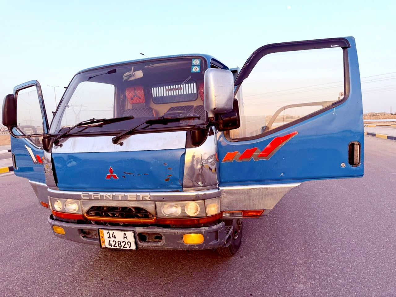 سياره كنتر بزون ميتسوبيشي نظيف 3 طن قلاب مديل 1994 
الرقم انكليزي بصره السنويه بأسمي نافذه لسنة 2029 
السياره كفاله مكينه وكير واكسن وبدي وبم جديد ونوزلات ومدكه وشاصي وتخم تاير وقماره كفاله 

سعر السياره 161 وؤقه واكو مجال قليل للشراي وجيتكم واذا مو شراي لاتكسر بحلال الناس
مكان السياره البصره الرقم للاستفسار 
***********_***********
