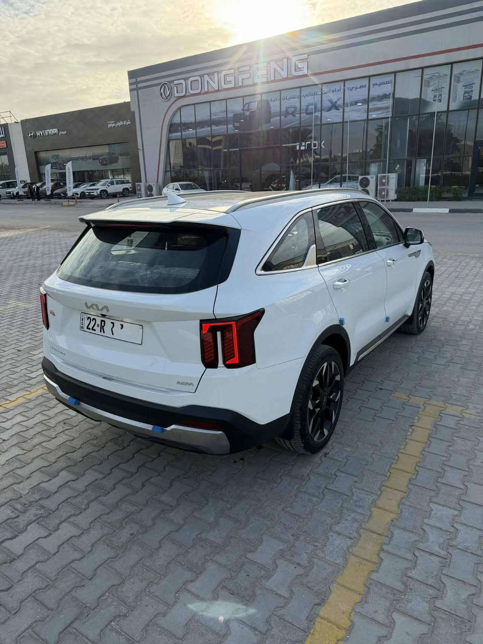 سورينتو 6 سلندر بانوراما
الموديل: 2025 (خليجي)
المحرك: 6 سلندر، 3500
ماشيه 20 الف ضمان وكالة nim 

السيارة كفالة عامة وجديدة استخدام شخصي فقط ملاحظة جداً بسيطة تكحيل بالدعامية الخلفية

المواصفات:
* سقف بانوراما
* ويل 20 
* صندوك كهرباء
* دخول وتشغيل بصمة
* تشغيل عن بعد
* هاند بريك كهربائي
* إنارة داخلية متعددة الألوان
* عدادات رقمية متصلة ومتغيره مع شاشة وسطية كبيرة.
* كاميرا خلفية مع حساسات امامية وخلفية.
.Android Auto و Apple Carplay نظام *
* مكيف ثلاثي المناطق مع وحدة تحكم خلفية.
* أنظمة قيادة متعددة ومثبت سرعة ذكي.
* المصابيح الأمامية والخلفية زينون مع كشافات ضباب.
*شحن لاسلكي للهاتف.
*بردات بالبوب
كشنات كهرباء الامامي والخلفي
درايف مود اربع وضعيات قيادة
بصمة أبواب
تبريد بيانو لمس

السعر (332)
مكان السيارة النجف غير متواجد ع الفيس 
***********
