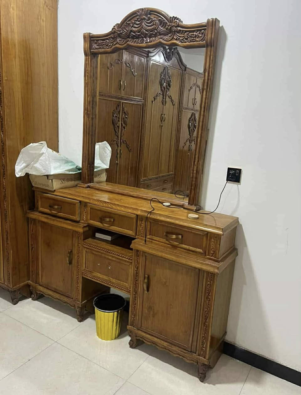 السلام عليكم غرفه نوم  للبيع شغل درجه اولى خارج وداخل ثقيل ❤️‍🔥
مكانه بغداد حي أور / أم الكبر قرب مخبز روعه …📍📍
غرفه نوم صاج  درجه اولى اولى 📍📍
الداخل والخارج صاج  خمسه ملم ثقيل والدنك زان مصري ثقيل....📍📍
استعمال سته اشهر فقط  📍📍📍
قطع الغرفه هيه /....⬇️⬇️⬇️
كنتور طابقين ..📍
زاويه طابقين ..📍
ميز مرايا ..📍
چربايه تاج عالي وناصي وسرير..📍
كومديات عدد ثنين ..📍
ميز جزامه أو شاشه..📍
الغرفه اي ضرر ما بيه جدا جدا نظيفه 🔥📍
والف عافيه ع الياخذه....🙏
الغرفه جدا جدا ضخمه وقويه بالواقع بعد احلى بهوايه 📍
الغرفه مستعمله سته اشهر فقط 
السعر احنه مفصليه  3750 قبل سته اشهر  📍📍
السعر حالياً1750 وبيه مجال 📍📍💸💸
مليوني وتسعميه وبيه مجال للشراي الجاد فقط 📍🔥
الصراحه الغرفه ما تنباع بس صار عدنا ظرف طارى وكولش مستعجلين ع بيعته 💸💔
للاستفسار اكثر المراسله على الخاص ♥️♥️♥️
رجاءا رجاءا المو شراي لا يتعب نفسه ويتعبني كولشي موجود بسوك ..🫡


**إذا كنت صاحب هذا الإعلان وتريد حذفه لأي سبب، رجاءا أرسل رسالة إلى الدعم الفني**