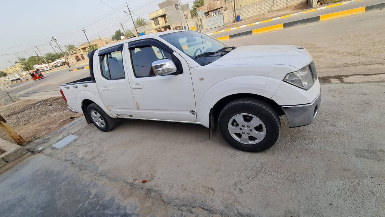 السلام عليكم نيفارا موديل 2009. رقم سليمانيه. كير عادي سبع نمر السياره بلاديه بس بيهه بارد الباب الخلفي مفتوح بس بلادي محرك بلادي مجفت ستندر منضومه غاز 60 لتر  ب مكان سبير  السياره لاتنقيص ولاتبخير تدفئة كهربائيات كلها شغاله تبريد ثلج ارضيه جلد احمر السياره بيهه سونار تايرات جدد السياره ناعمه خير من الله السعر 110وبيها مجال قليل العنوان بغداد ***********
