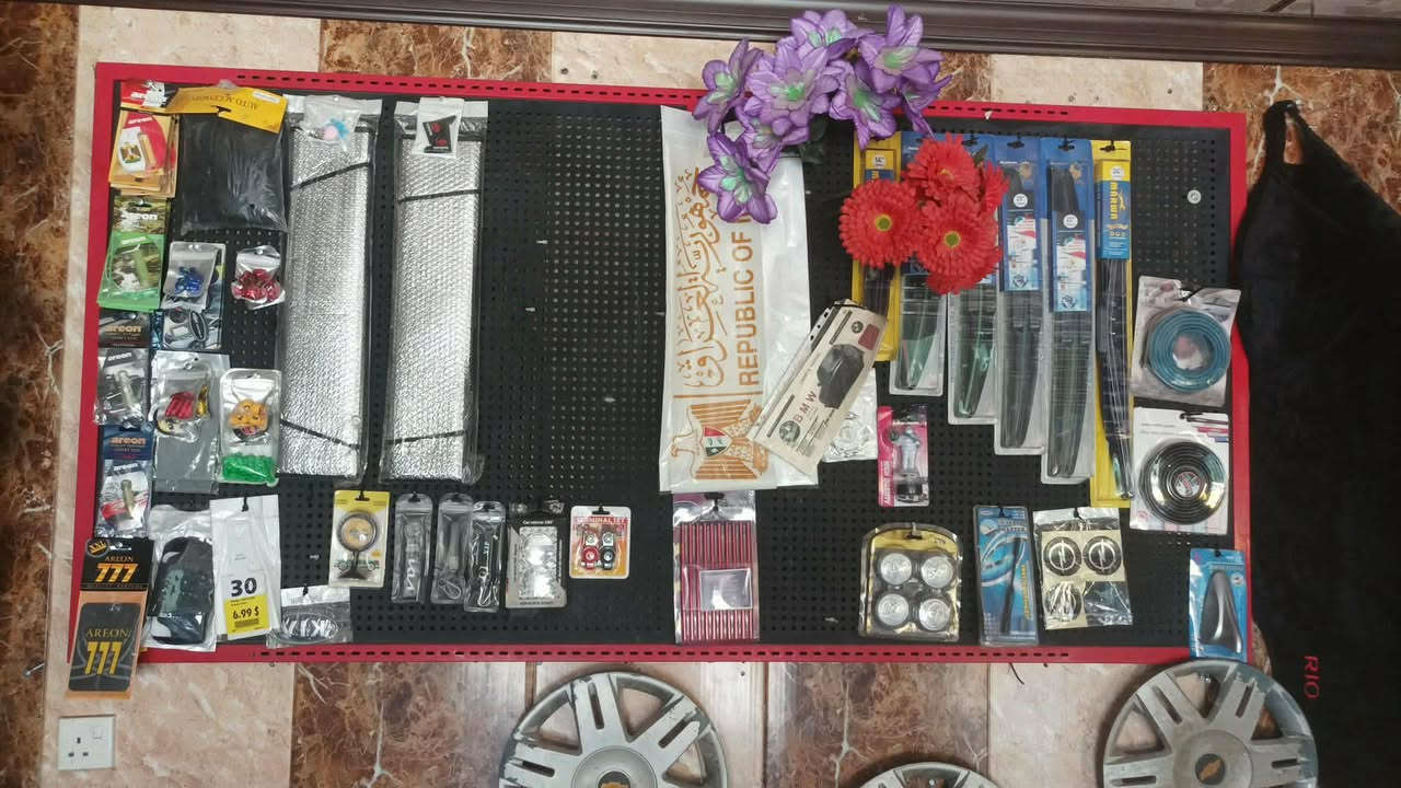 السلام عليكم
عندي هاي الرفوف للبيع معا شبكه معا ميز جماخانه معا تعلاقه عموديه 
وذا احد هم ايريد الاعراض هم عادي ماكو مشكله 
العنوان موصل الايسر 
***********
