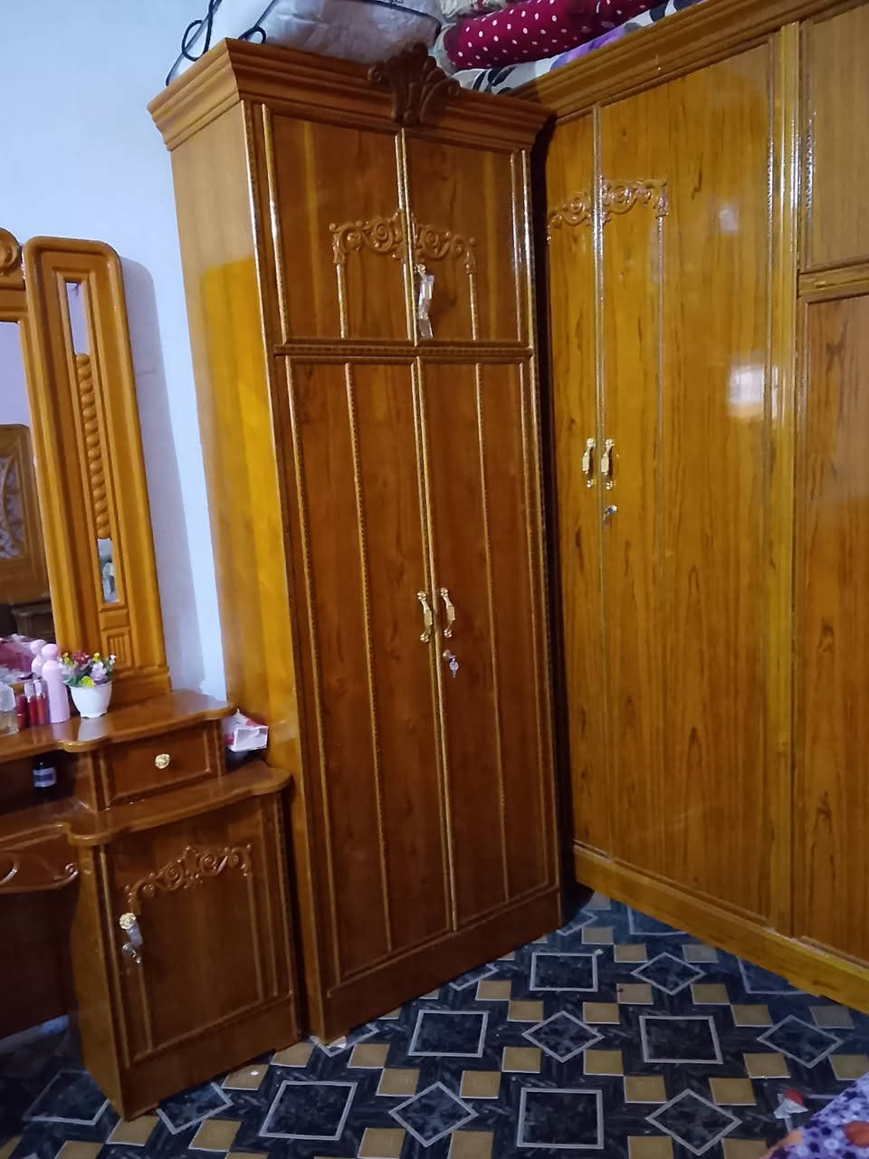 السلام عليكم غرفه جديده مستخدمه قليل السعر 850 وبيها مجال مكان الرميثه***********
