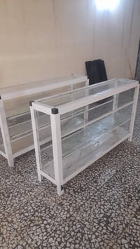 ميز جام عدد 2 مع ميز خشب ما مستعمل أبد يرهم محل موبايلات أو اكسسورات أ...