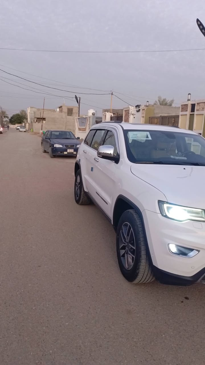 السلام عليكم للبيع جيب لاريدو موديل 2020 خليجي رقم بغداد كشنات جلد فتحة سقف تخم تاير ماشية 114 كشنات كهرباء شادلها منضومة غاز أنسى الصرف سياره خير من الله السونار كدامك العنوان بغداد المدائن 
للاستفسار الاتصال ***********
