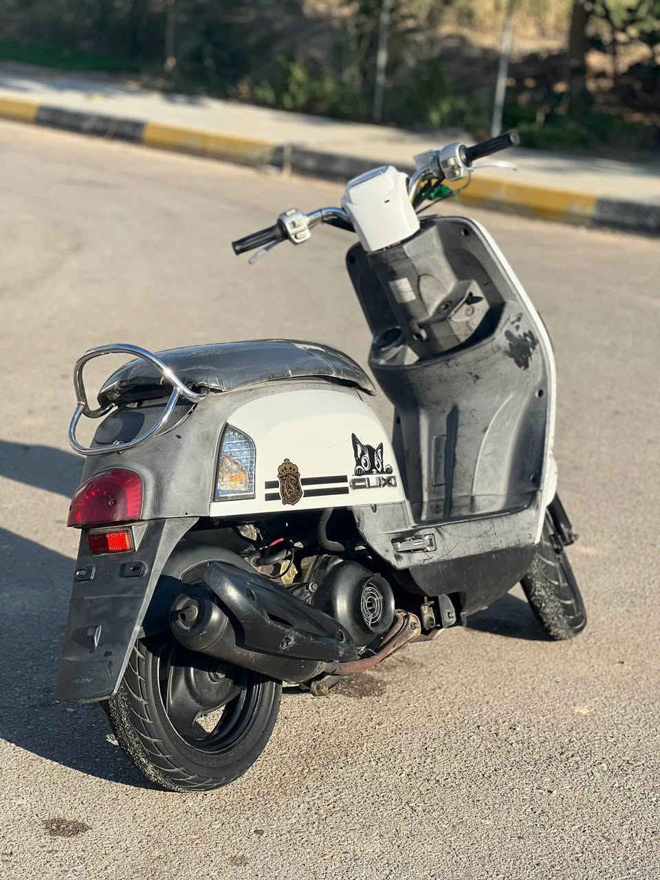 السلام عليكم
ماكس بوليس 

مكينه 49 بلاديه ناعمه مامفتوحه دراجه كامله خير من الله 

كفرات ختم واحد ويه المكينه 

مكاني واسط عزيزيه 

السعر: 700 وبيها مجال قليل 

للاتصال: ***********
