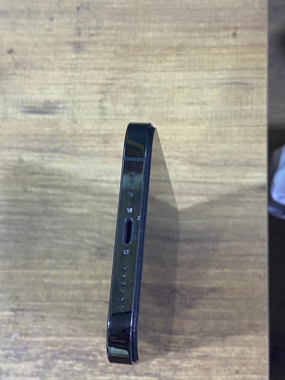 سلام عليكم شباب آيفون للبيع 13الجهاز مستمدل  شاشه ذكره 256بطاريه 88  السعر 400قفل. ***********
