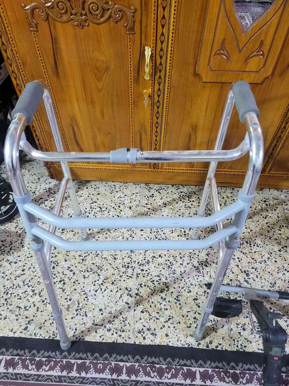 اجهزةطبيه كرسي وعربانه ذوي الاحتياجات الخاصه للاسفسار ع الرقم ***********
