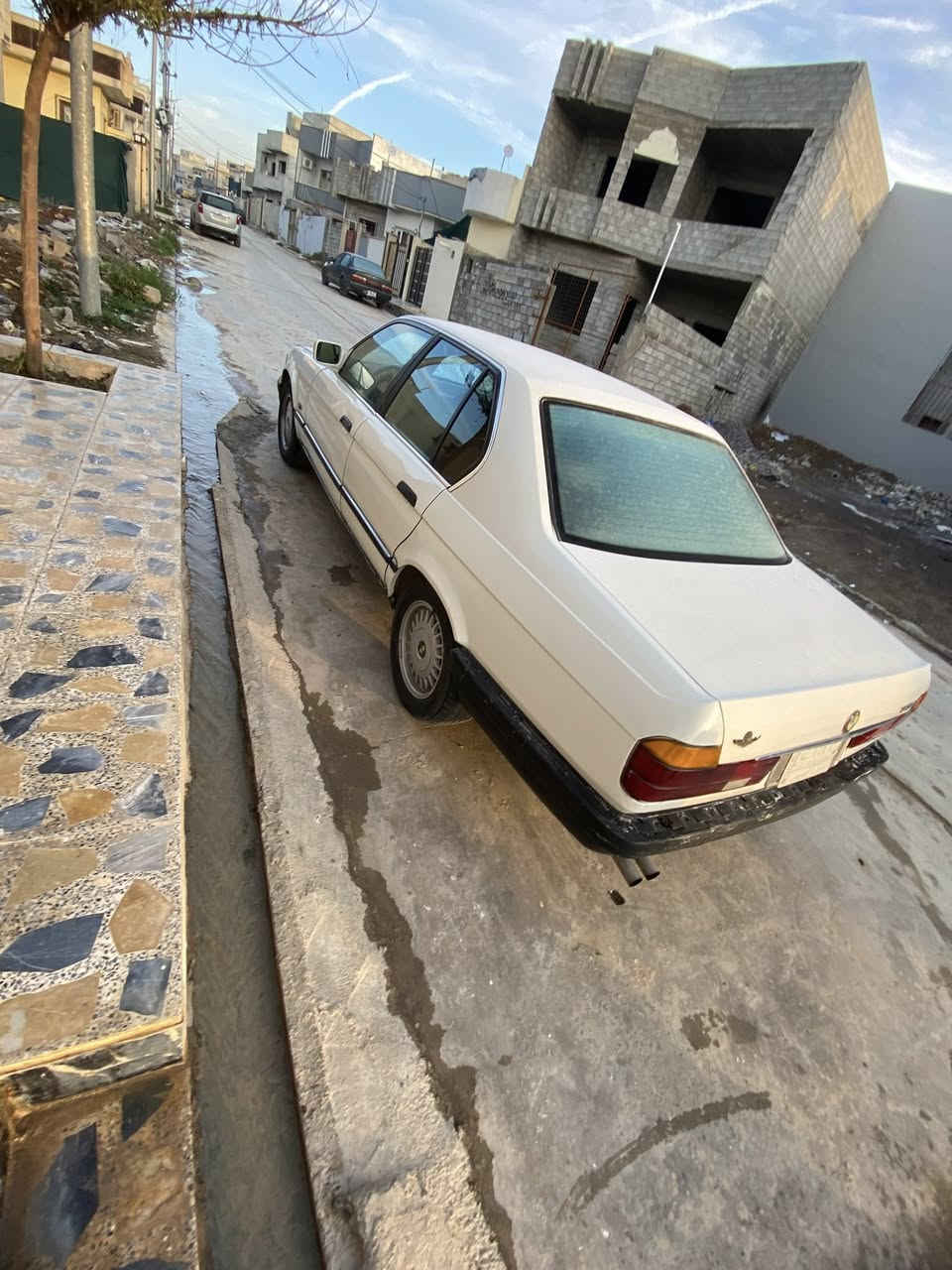 السلام عليكم BMW الحجم ٧٣٠ مفتوح . فل كير محرك شرط موديل ١٩٩١ رقم نينوى الماني سنويه ٢٠٢٩ بسمي شرط التحويل تدفئه شغاله كابون بانزين بيها الكتروني لايت زنون 
نواقص السيارة دعاميات امامية وخلفية وتبريد عاطل 
السعر ٤٠ وبيها مجال 
المكان موصل ايسر حي الملايين 
للاستفسار الاتصال على الرقم ***********
