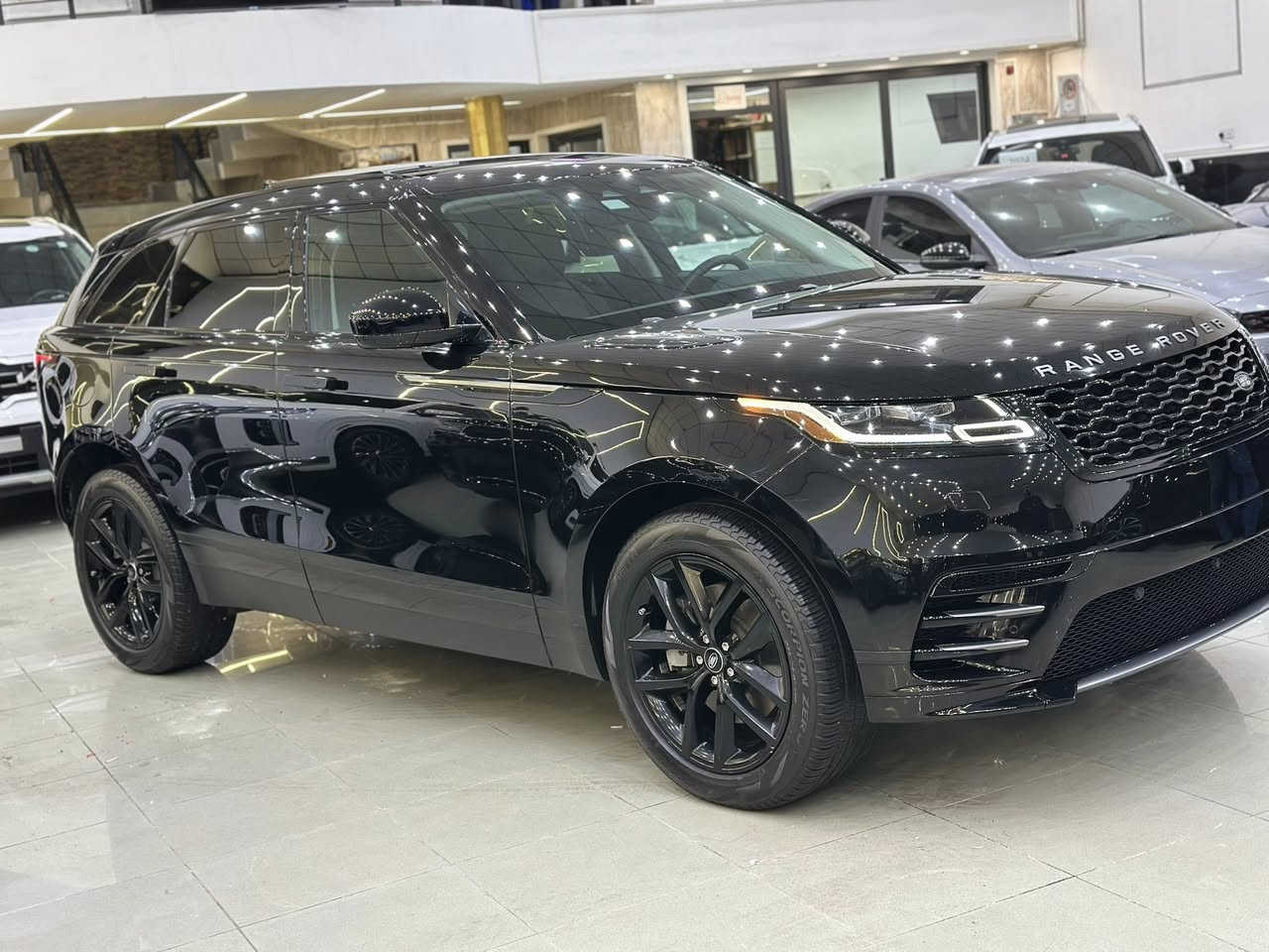 السلام عليكم
2024 RANGE ROVER VELAR   P250
بانورما 
شاشات 
جنطه كهرباء 
بصمه 
رادار 
تحذير تصادم 
حساس امامي خلفي 
انضمه قياده 
شاشه متحركه 
ماشيه32 الف  
 بدون صبغ
***********
***********

