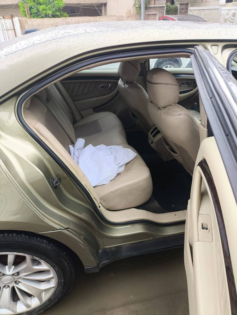 ١-بصمة تشغيل عن بعد
 ٢-مري تدفئة ونقطة عمياء رادار خلفي مري معتم 
٣-مسجل وشاشة وامبي فاير اصلي نظام سوني ١٢ سماعة بيهن صوت مفول للاخير
٤- شاشة سبع الوان اضائة محيطية سبع الوان تتحكم بيهن من شاشة 
٥-كشنات خزن ميموري +كهرباء 
٦-كشنات تبريد تدفئة 
٧-ستيرن ودوسة بريك وبانزين تحكم كهرباء 
٨-سلايد 
٩-داخل بيجي مطعم عسلي صاج 
١٠-مكينة جديدة وصدر جديد شرط بطناش 
١١-باتري جديد اصلي بي ضمان سنة موجود وياه 
١٢ -دسكات امامي خلفي جدد نوعية كلش زينة شادلها 
١٣- ويل ١٩ مبدلهن اصليات مال تفصيخ 
١٤-دشبول ديجيتال بلادي سبع الوان +ستيرن تحكمات كلهن شغالات 
١٥ -تبريد قطعتين مبدل منضومة كاملة جديدة مع بواري وجوينات كلهن جدد نوزلات وفيت بام كلة جديد 
١٦- بيها تلث قطع صبغ
١٧- كير اوتاماتيك +سبورت +عادي 
١٨-شاد منضومة زينون وتكدر تبدلهن ل led يصير اقوى بعد في حال معجبك اللايت 
١٩ -هورن مال جمسي بالاضافة لهورنها البلادي موجودات بالسيارة وشغالات 
٢٠ سيارة مال جناي سبيرها وجكها البلاديات موجودات وياها
٢١ كامرة بلادي بيها تقدير المسافة لمساعدة بالاصطفاف حساسات خلفية كلهن شغالات 
٢٢ رقم بغداد باسمي مشروع وطني


**إذا كنت صاحب هذا الإعلان وتريد حذفه لأي سبب، رجاءا أرسل رسالة إلى الدعم الفني**