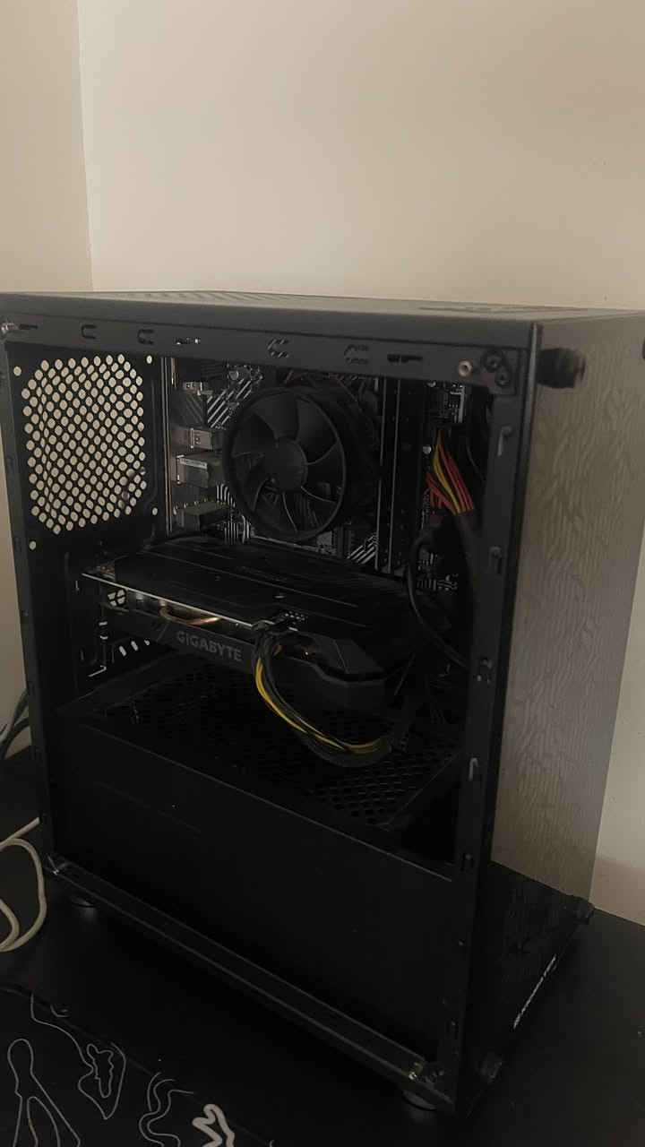 المعالج (CPU): Intel Core i5-10400F
المذر بورد (Motherboard): ASUS PRIME H510M-E
 كرت الشاشة (GPU): NVIDIA GeForce GTX 1660 Ti 6GB GDDR6
الرامات (RAM): 16GB (2x8GB) 2666 MHz
 الهارد (SSD): 128GB NVMe SSD
 الهارد الثاني (HDD): 1TB Western Digital HDD

السعر تواصل على الخاص


**إذا كنت صاحب هذا الإعلان وتريد حذفه لأي سبب، رجاءا أرسل رسالة إلى الدعم الفني**