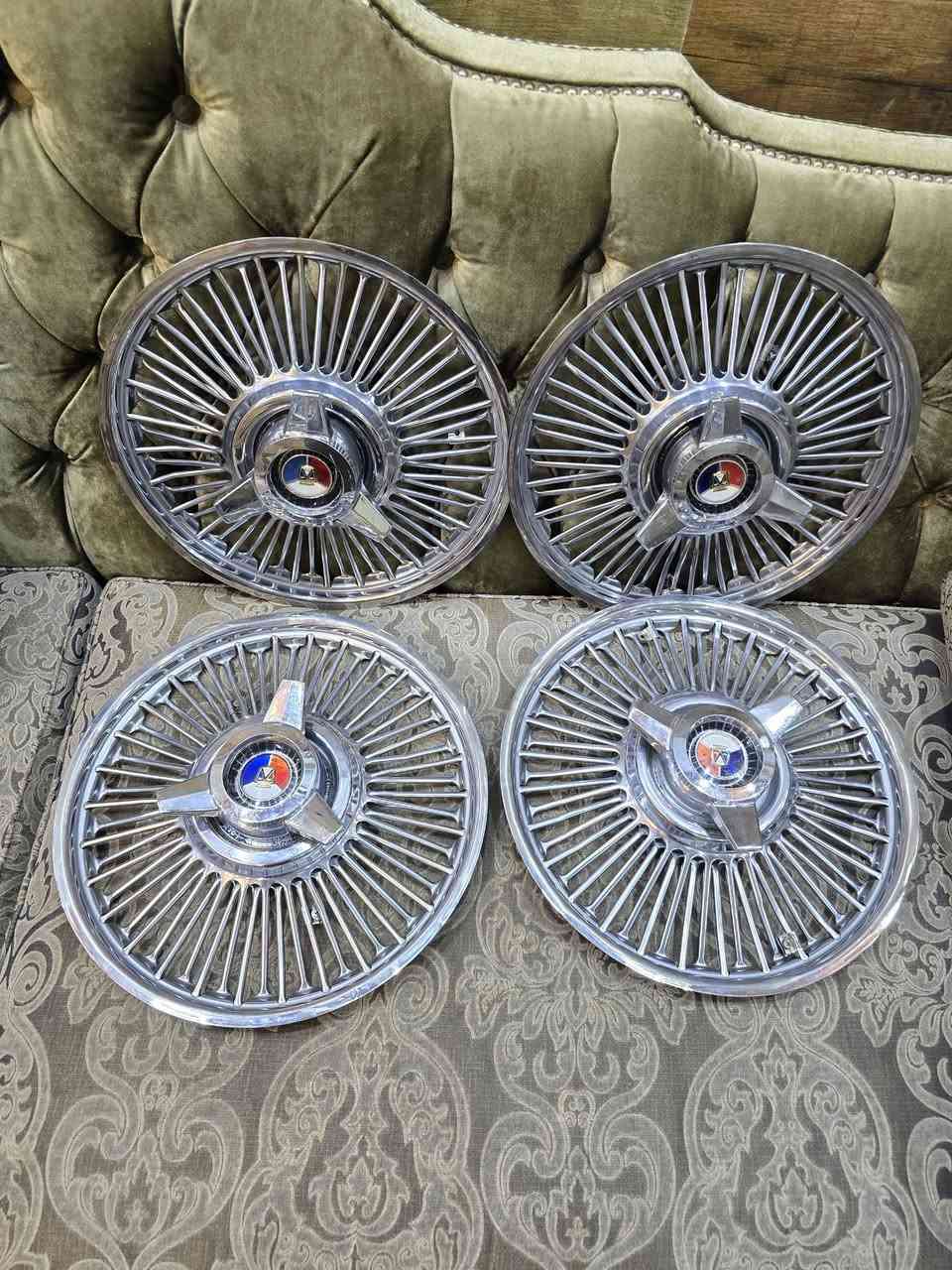 كبات كالكسي للبيع. لا فتح ولا عوج.
‏عنوان بغداد شارع فلسطين 
￼￼ السعر 475 
***********
