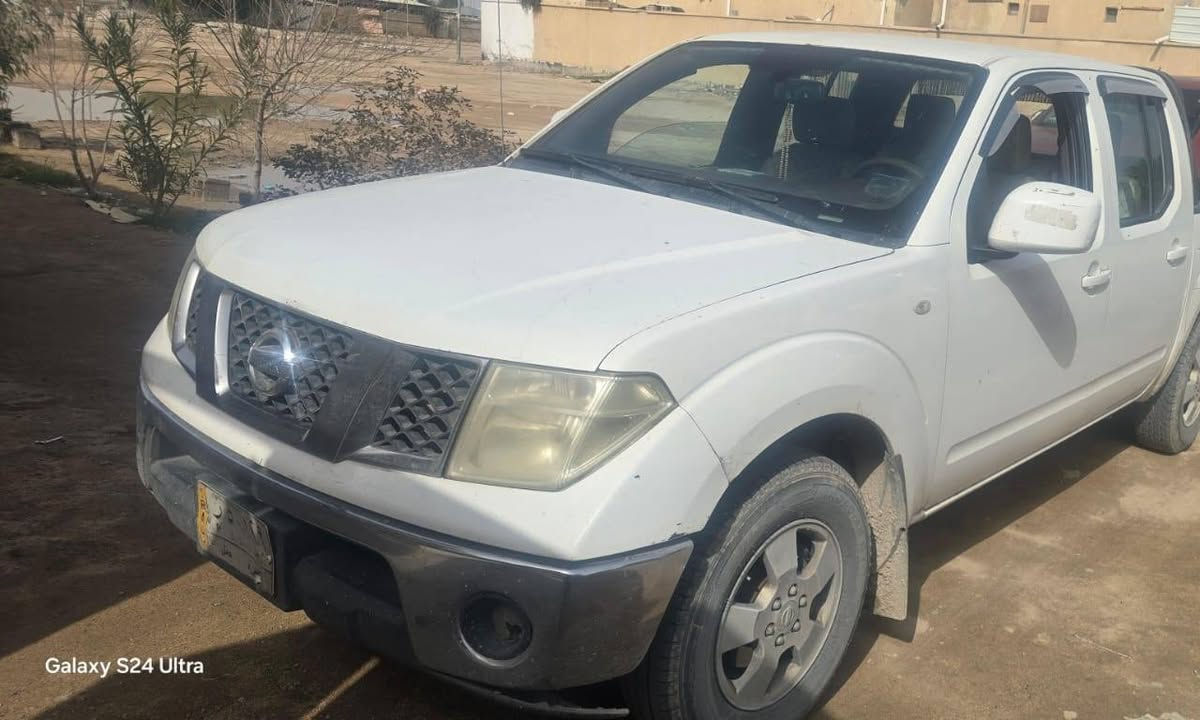 نيسان نيفاره ٢٠١٣
***********
مكاني بصره 
سعر ٩٨ 
كير اوتماتيك
