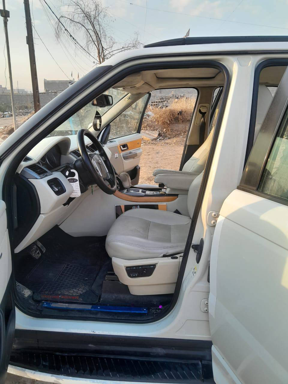 سلام عليكم رانج روفر خليجي  مديل 8اصل سياره مكفوله وجاهزه للخير كير محرك تخم تاير تبريد بسمي سعره ١٢٥ بيه مجال مكاني بغداد حي ور اني مكلف بل نشر خابر عل رقم ‏‪***********‬‏
