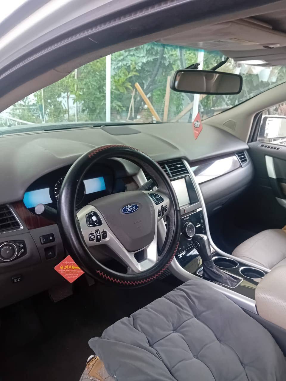 فورد ايدج ليميتيد  2013 فول الفول مواصفات واحد على واحد بانوراما ردارات وشاشة وكامرة وكشنات جلد وكهرباء..
بدون ضربة فقط مرشوش البونيت 
والجاملغات الخلفية نتيجة الجلح بدون ضربة ..والايرباكات سليمة مامفتوحة.
المحرك ستة سلندر 3500 بدون صرف ولا بخار ولاصوت والكير فاخروالتبريد لمس مركزي قطعتين امامي وخلفي والتدفئةبشرط والكهربائيات السيارة تعمل بنظامين غاز ايطالي 80 ليتر  خير من الله وبنزين على البلاد ماملعوب بيها
والسنوية مجددة لل28  . مكاني كركوك السعر 133 ورقة للاستفسارالاتصال *********** كركوك, العراق
