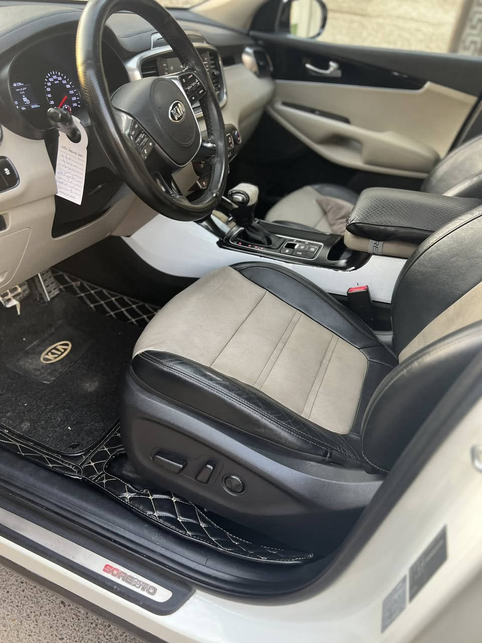 سورنتو للبيع موديل ٢٠٢٠ خليجي فول مواصفات واحد ع واحد ماشيه ٩٦ الف كيلو بيها جاملغ مبدا اصلي امامي  او حافه البنيد صبغ بيها بارد البابا الامامي الايمن و اليسر بيه شبر صبغ جاملغ خلفي سياره مال بيت جديده السعر 
$23 بيها مجال بسيط ***********
