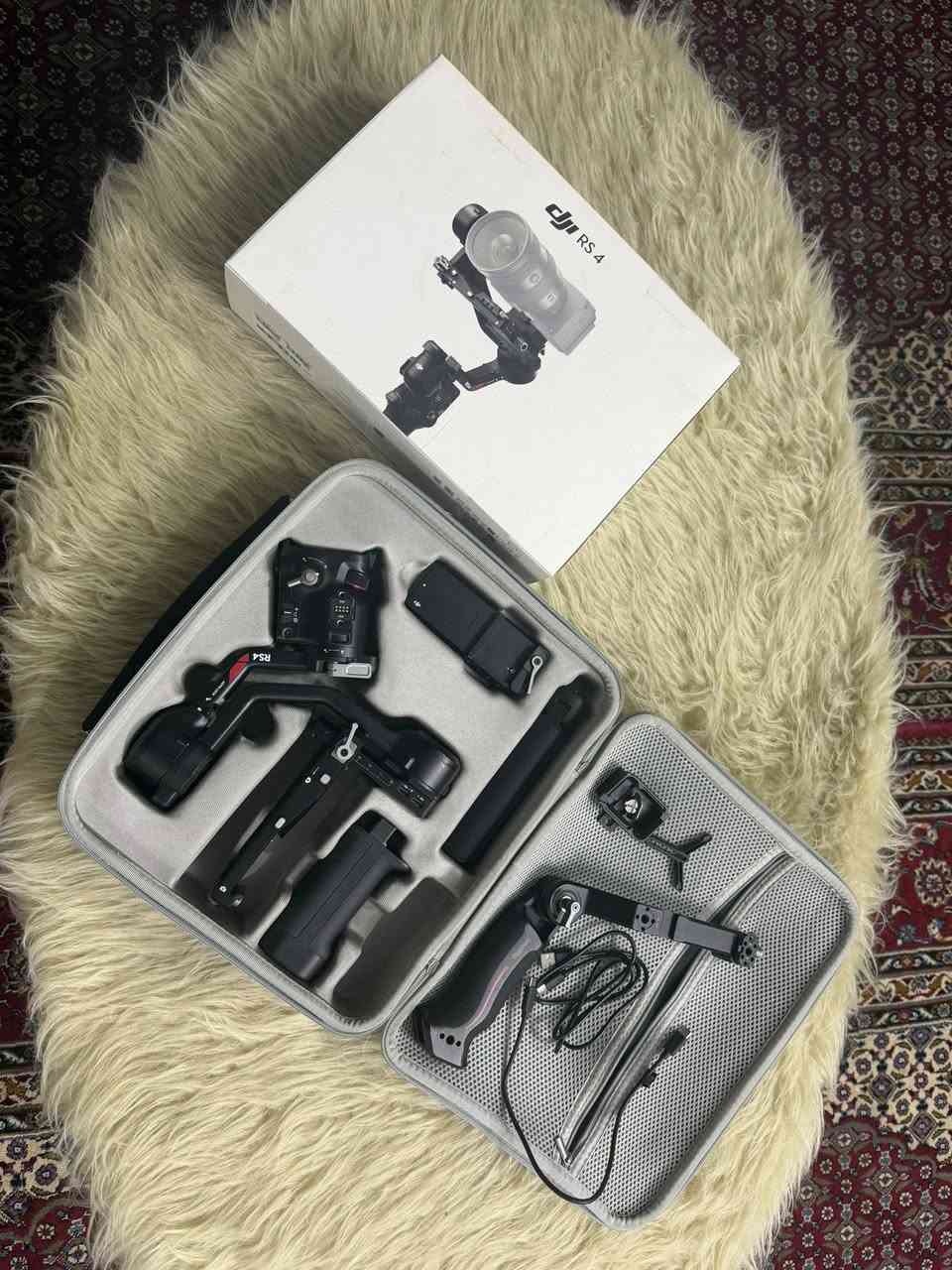 رونين dji rs4
استعمال جداً جداً قليل 

كتلوكات 

وصولات 

جنطه رونين 

قبضه رونين 

توصيل موجود 

***********
