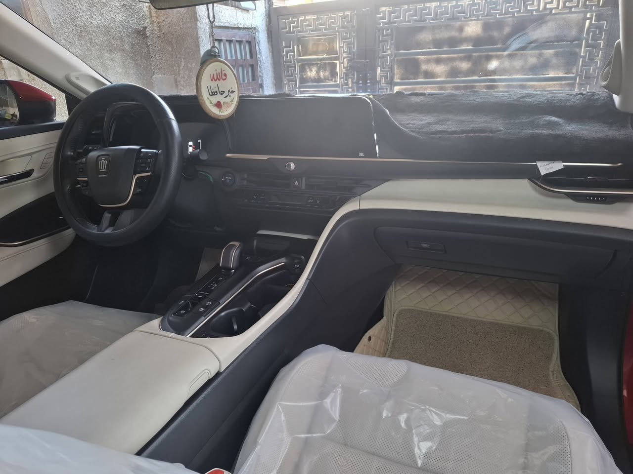 سلام عليكم
من رخصة الأدمن 
تويوتا كراون خليجي 23 
ماشية 42 ألف كيلو 
السيارة بأسمي رقم بغداد 

السيارة مكفولة من اي دعمة او تعديل وبدون airbag 

 تضررت السيارة نتيجة جدحة كهربائية من السيركت الرئيسي للمنزل وتم صبغ البنيد وجزء من الجاملوغ 

المواصفات : سيارة فول أبشن 

 بانوراما كراسي جلد كهرباء برده كربائية 
 رادار كاميرات360  توقف ذاتي 
  نظام صوتي بنوعيةJBL  
وباقي مواصفات الكراون المعروفة
جك وسبير منازلات كتيب المالك موجود 
 
السعر 290 ورقة 

للتواصل *********** - ***********
