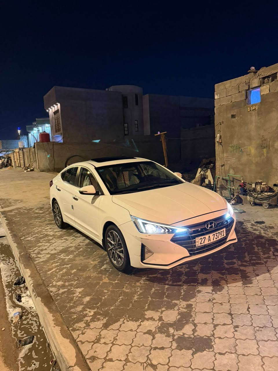 السلام عليكم النترا 2020 خليجي سياره كفاله عامه  ماعده 3 اصابع بارد الجاملغ الخلفي جوه الغبق مال البانزين سياره فوول 
حداده جديده + تخم تاير + تبريد + تدفئه + مكينه وگير كفاله 
حره باسمي شخصياً السنويه تنتهي ب2030
العنؤان البصره . الزبير . حي الخطوه 
لأستفسار . ***********
