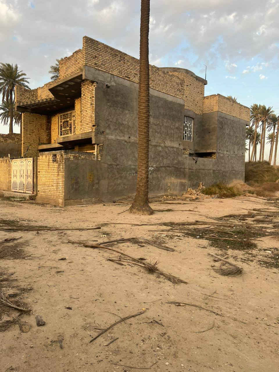 بيت 200متر مع 800متر ويا لبيع البيت عوزه شغلات بصيطه جام وبوب داخليه فقط ملك طابو زاعي سند 25 البيت موجه ع شارعين كهرباء ومي كامل الستفسار ***********
