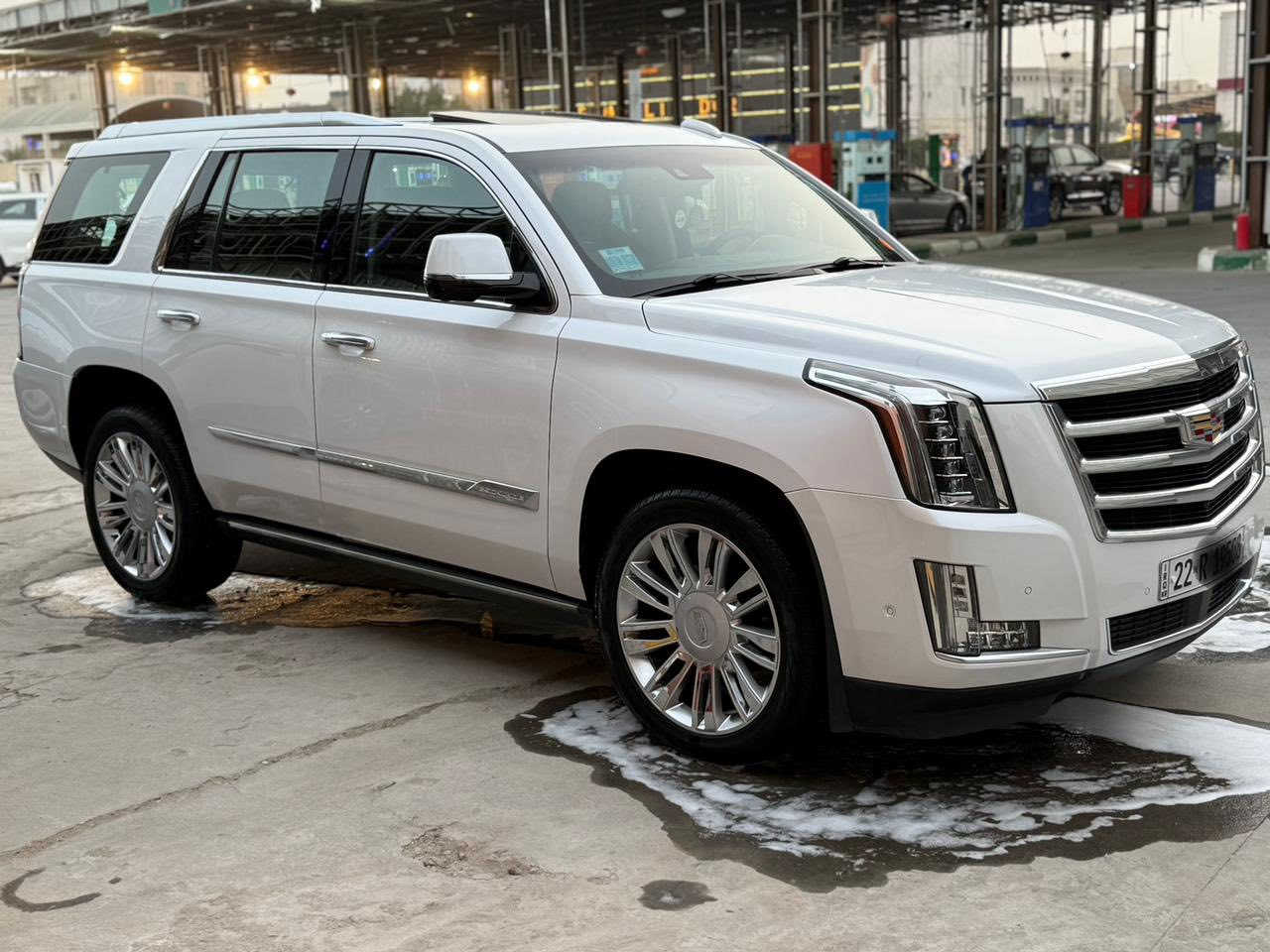 السلام عليكم
كاديلاك اسكاليد موديل 2017خليجيه وكاله المنصور  السياره فول مواصفات واحد ع واحد داخل قرميدي سياره كفاله عامه حته الدعاميات ماشيه 61 الف كيلو متر الرقم اربيل الجديد سنويه جديده كير محرك بشرط السياره وضع شركه مكان السياره البصره السعر 425ورقه 
رقم الهاتف 
***********
