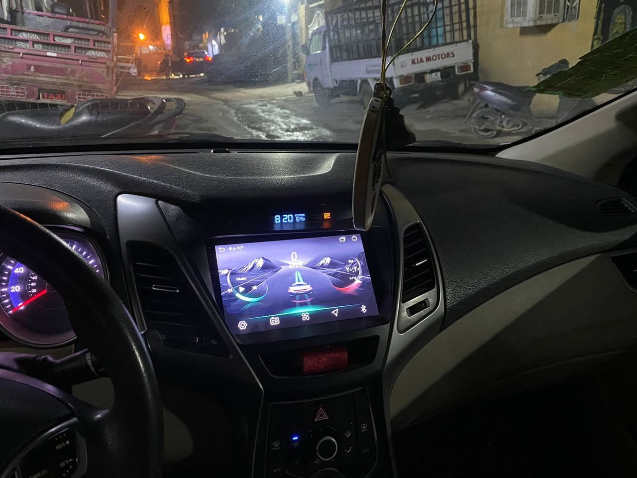 📣 إعلان بيع سيارة (هيونداي إلنترا 2016)
النوع: هيونداي إلنترا (Hyundai Elantra)
الموديل: 2016
المواصفات: وارد أمريكي
المحرك: 1.8L (اقتصادي وقوي)
المسافة المقطوعة: 72 ألف ميل فقط
✨ تفاصيل السيارة:
* الحالة الميكانيكية: السيارة بحالة ممتازة، صدر كامل جديد (تم تبديله قبل أسبوع)، تبريد ثلج ❄️، وجاهزة من كل النواحي.
* الإطارات: زوج تايرات جديد تم تركيبه حديثاً.
* الإضافات الداخلية: شاشة أندرويد حديثة، تحكم ستيرن، داخلية نظيفة جداً كما موضح بالصور.
* الضرر: حادث بسيط جداً في الجاملغ الخلفي جهة السائق (بدون ضرر داخلي أو شاصي).
🛠 الجاهزية:
السيارة "دقة سلف" وما تحتاج أي مصاريف إضافية،
المكان: بغداد
السعر: [122 ورقة وبيها مجال بسيط]
للتواصل والاستفسار:
📞 [***********] بغداد, العراق
