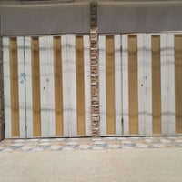 عندي اغراض محل للبيع كل شي وسعرو جامخانه ابواب دفتري عارضه براد وثلاجه...