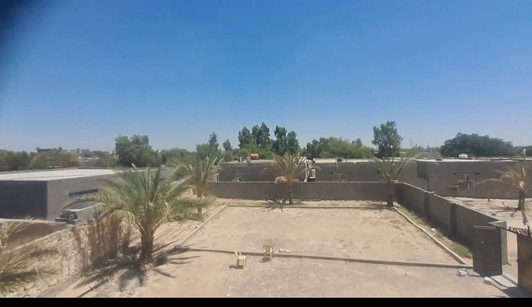 سلام عليكم ارض زراعيه دونم ونص سند ٣٥  تحتوي ع 
بيت ٤٠٠ متر جاهز بناء جديد درجه اولى 

وبيتين هيكل الواحد ٣٠٠ متر والثاني ٢٥٠ متر 

كامله الخدمات كهرباء ماء مستوصف مدارس 

طريق كربلاء نجف عمود ٢٠٠ طريق ياعلي خلف المواكب 

***********

