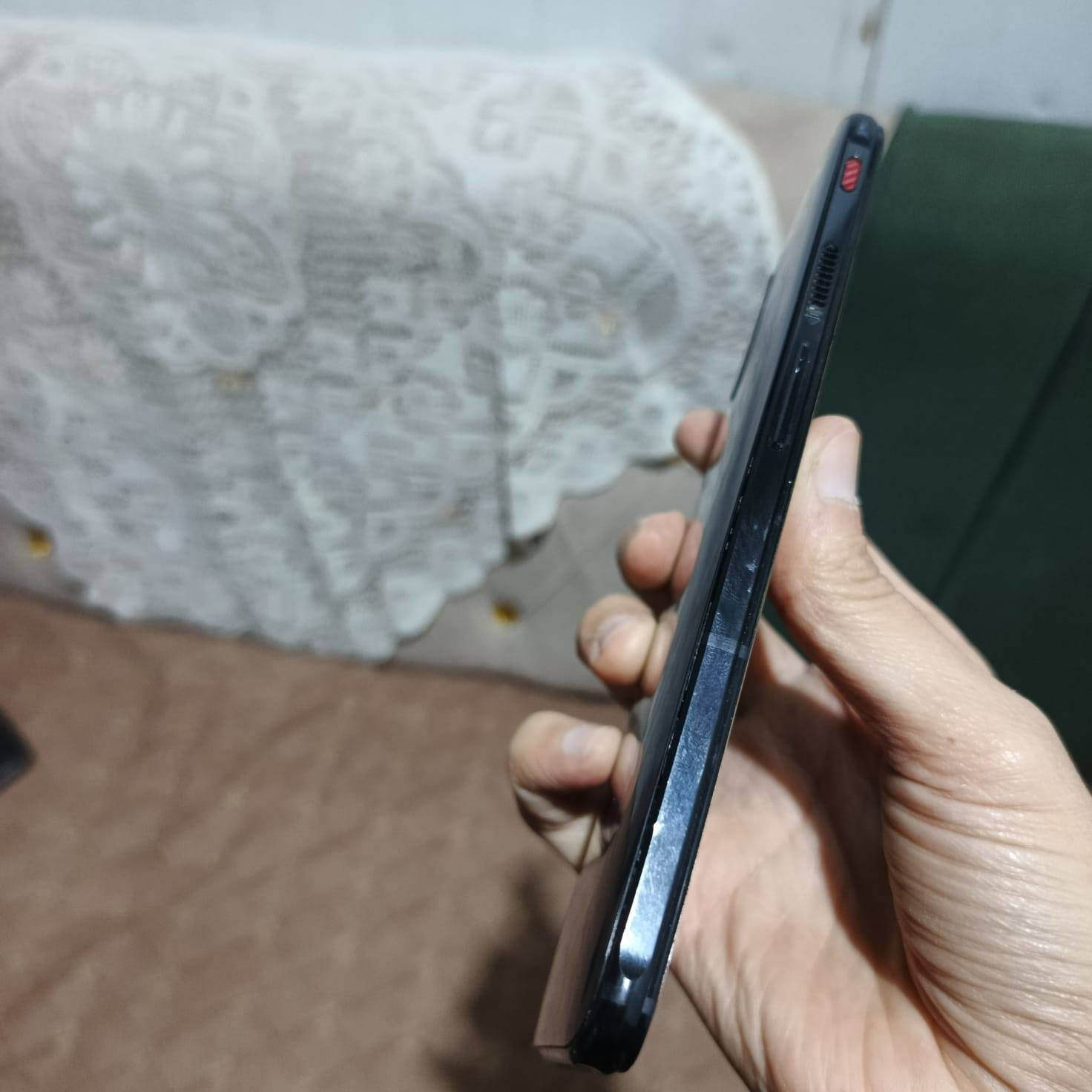 السلام عليكم اريد ماجيك 6 برو للبيع نسخ الشفافه ذاكره 512 رقم 18 ديالى بعقوبه سعره 300 وبمجال***********
