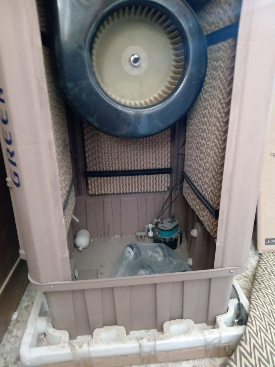 مبردات للبيع جديد مامستخدم بس وحده طلعت مفطوره اشويه من الركبه والثانيه جديده الجديده قفله 300 والمفطوره قفله ٢٧٥ هذا الرقم *********** مكاني بغداد

