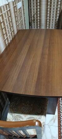 ميز طعام صاج للبيع مع اربع كراسي سعر 100 وبي مجال للأتصال على الرقم 07...