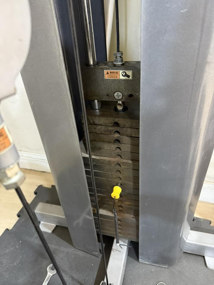 السلام عليكم
جهار ملتي جم امريكي للبيع (استخدام منزلي شخصي)
اكثر من ٢٠ حركة رياضيه 
السعر مليون ونص 
مسطبه تتحرك اعلى ومستوي ومستقيم ( للاكتاف) 
السعر ١٥٠
دمبلص متغير الاوزان من ٥ لل٤٥ كيلو 
السعر ١٥٠
جهاز لوبتكل السعر ٢٥٠
المكان البنوك 
التواصل على الواتساب الرقم
***********
