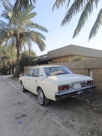 كراون ٧٩ سياره مبدل بيه ٤بيبان وبنيد من اليابان جدد سياره مكفوله شواصي...